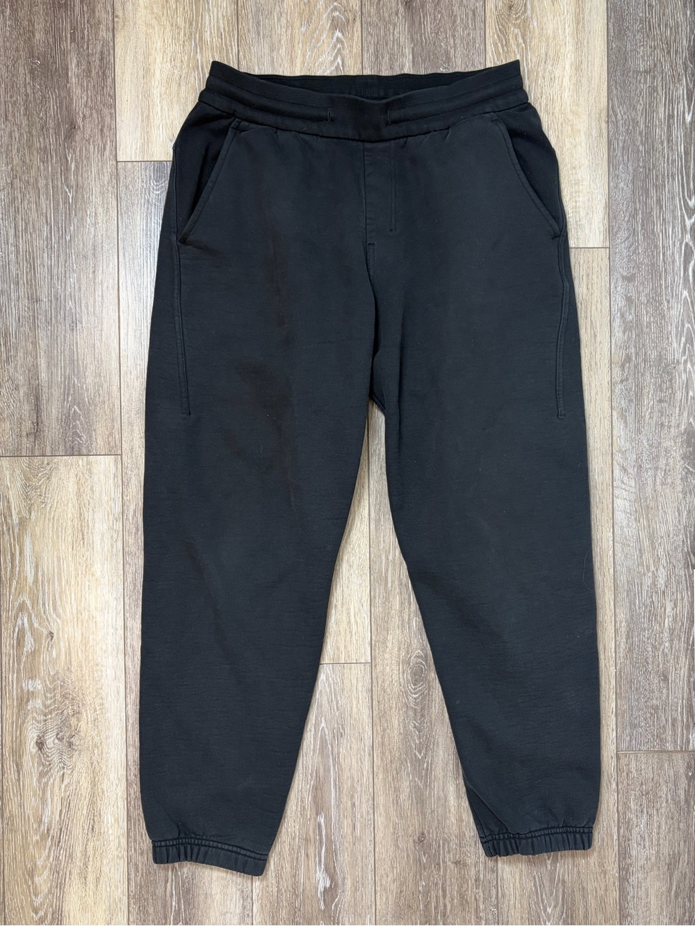 Lululemon Men’s Heavyweight Fleece Joggers in Black - Picture 4 of 12